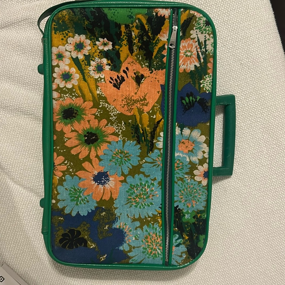 Small vintage Bantam Travelware suitcase - mint condition - 60s floral fabric